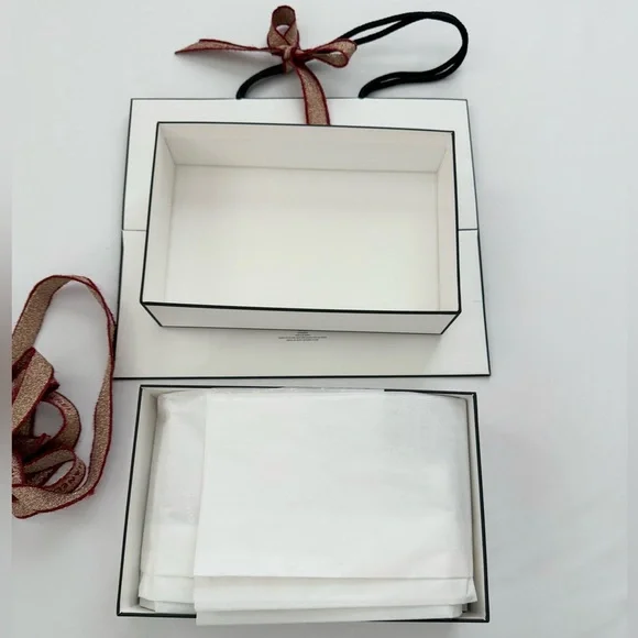 LIKE NEW Chanel White Gift Box and Shopping Bag - Picture 3 of 12